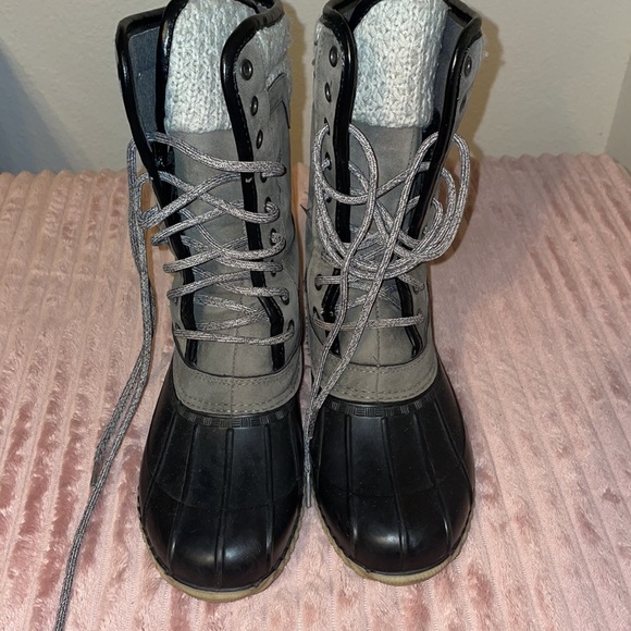 Shoes - Picture 2 of 4